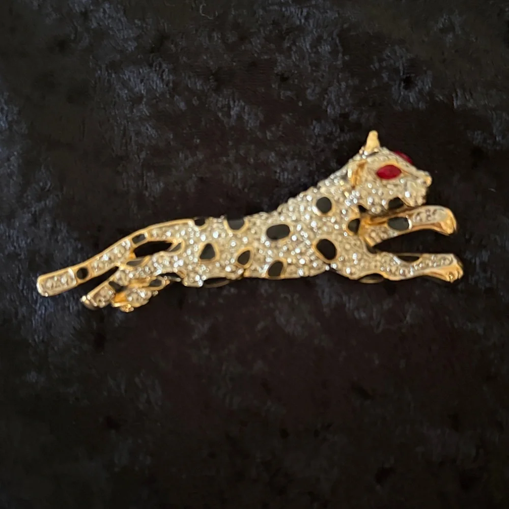 Leopard Bejeweled Pin Brooch - Picture 3 of 6